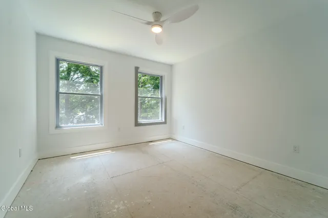 $669,900 | 233 Pinewood Avenue, Guilderland, NY 12303