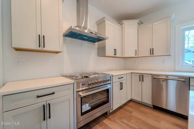 $669,900 | 233 Pinewood Avenue, Guilderland, NY 12303