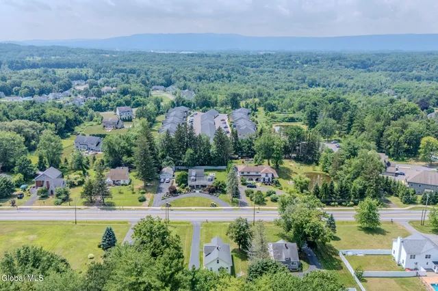 $669,900 | 233 Pinewood Avenue, Guilderland, NY 12303