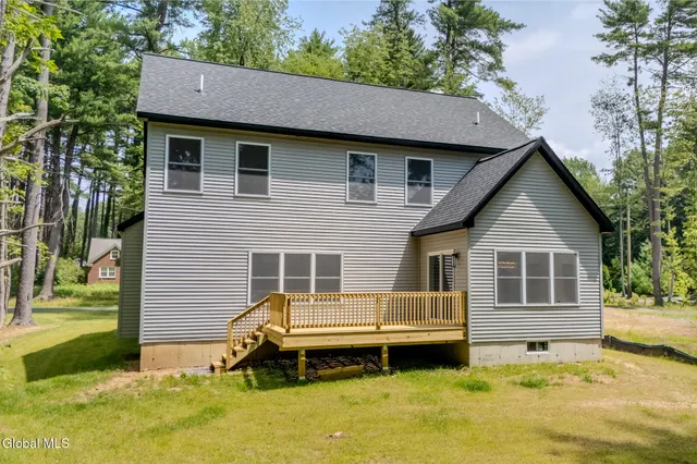 $669,900 | 233 Pinewood Avenue, Guilderland, NY 12303