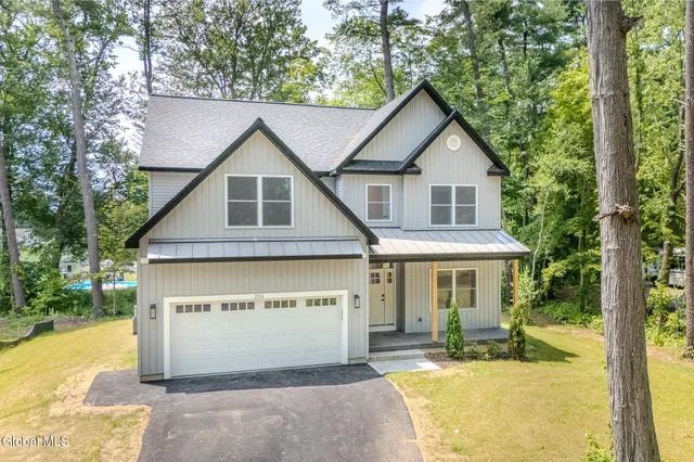 $669,900 | 233 Pinewood Avenue, Guilderland, NY 12303