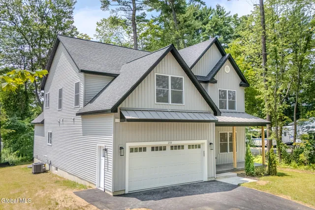 $669,900 | 233 Pinewood Avenue, Guilderland, NY 12303