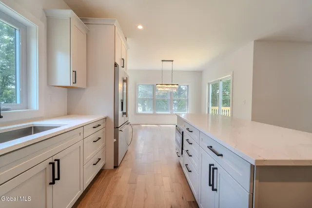 $669,900 | 233 Pinewood Avenue, Guilderland, NY 12303