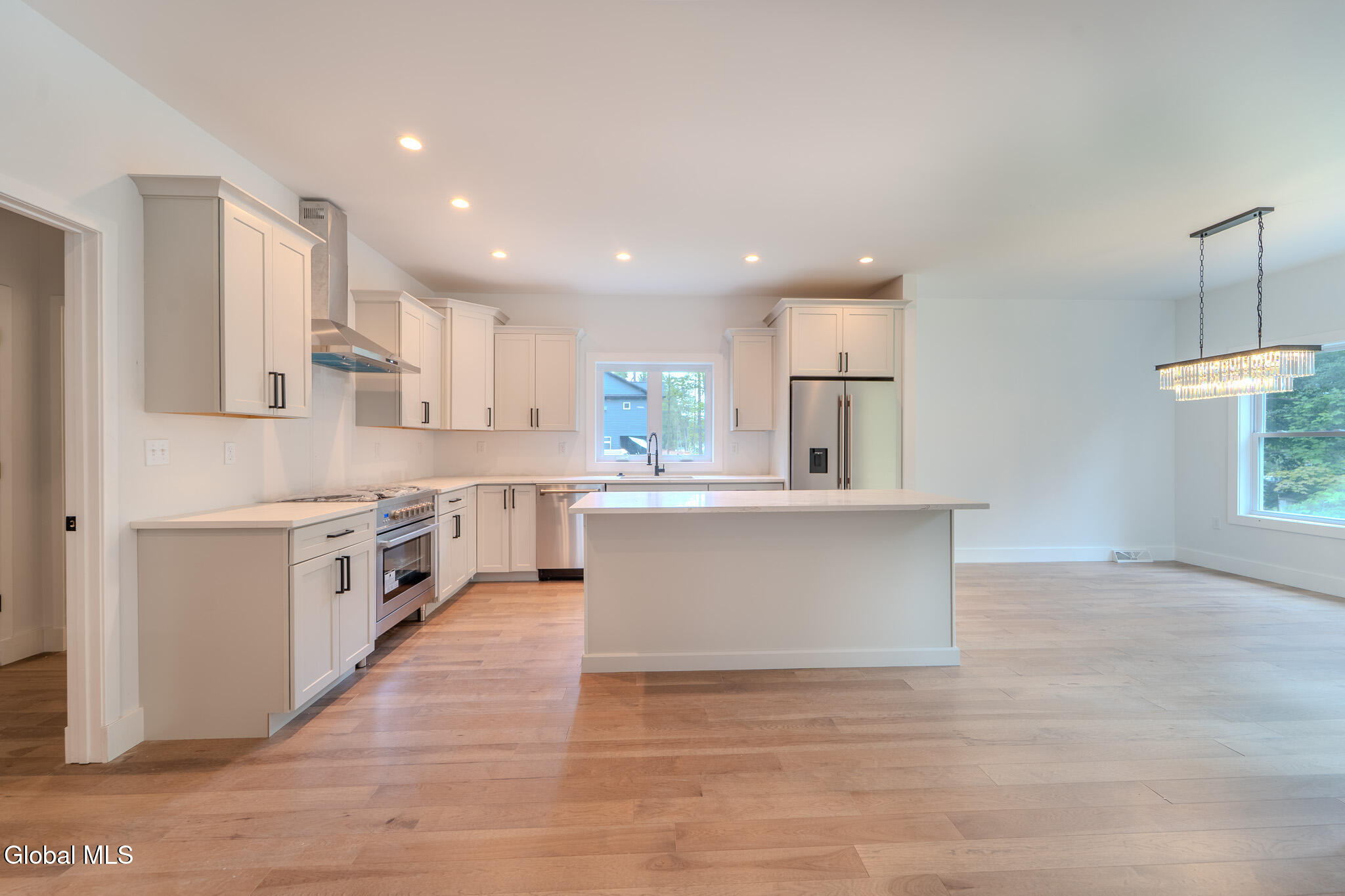 233 Pinewood Avenue Schenectady, NY 12303 - Photo 9 of 50 MIG00784-HDR