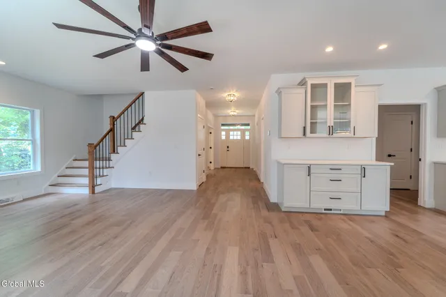 $669,900 | 233 Pinewood Avenue, Guilderland, NY 12303