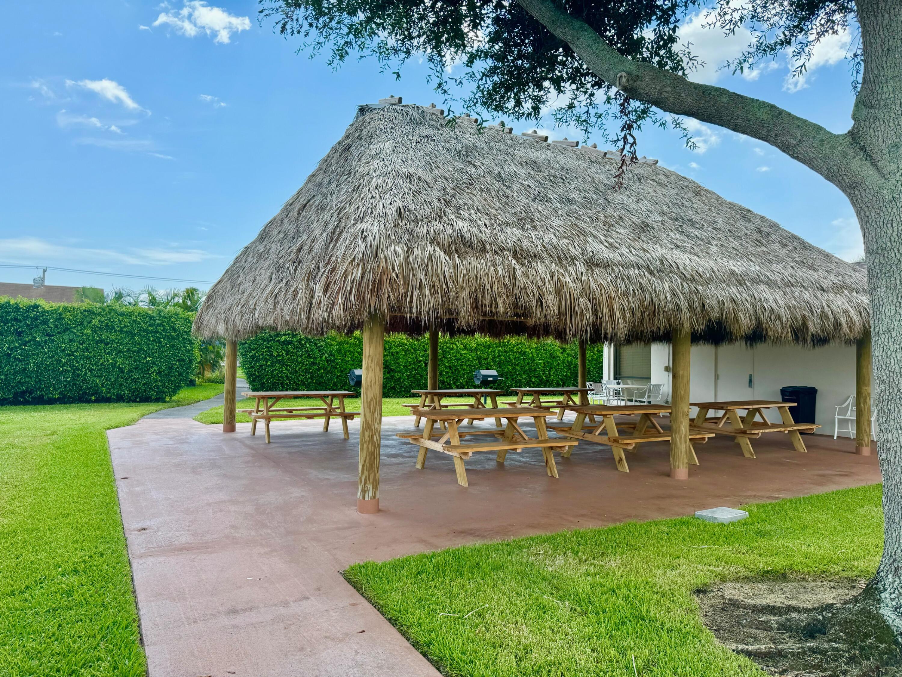 15852 Laurel Oak Circle Delray Beach, FL 33484 - Photo 39 of 42 BBQ & SITTING AREA