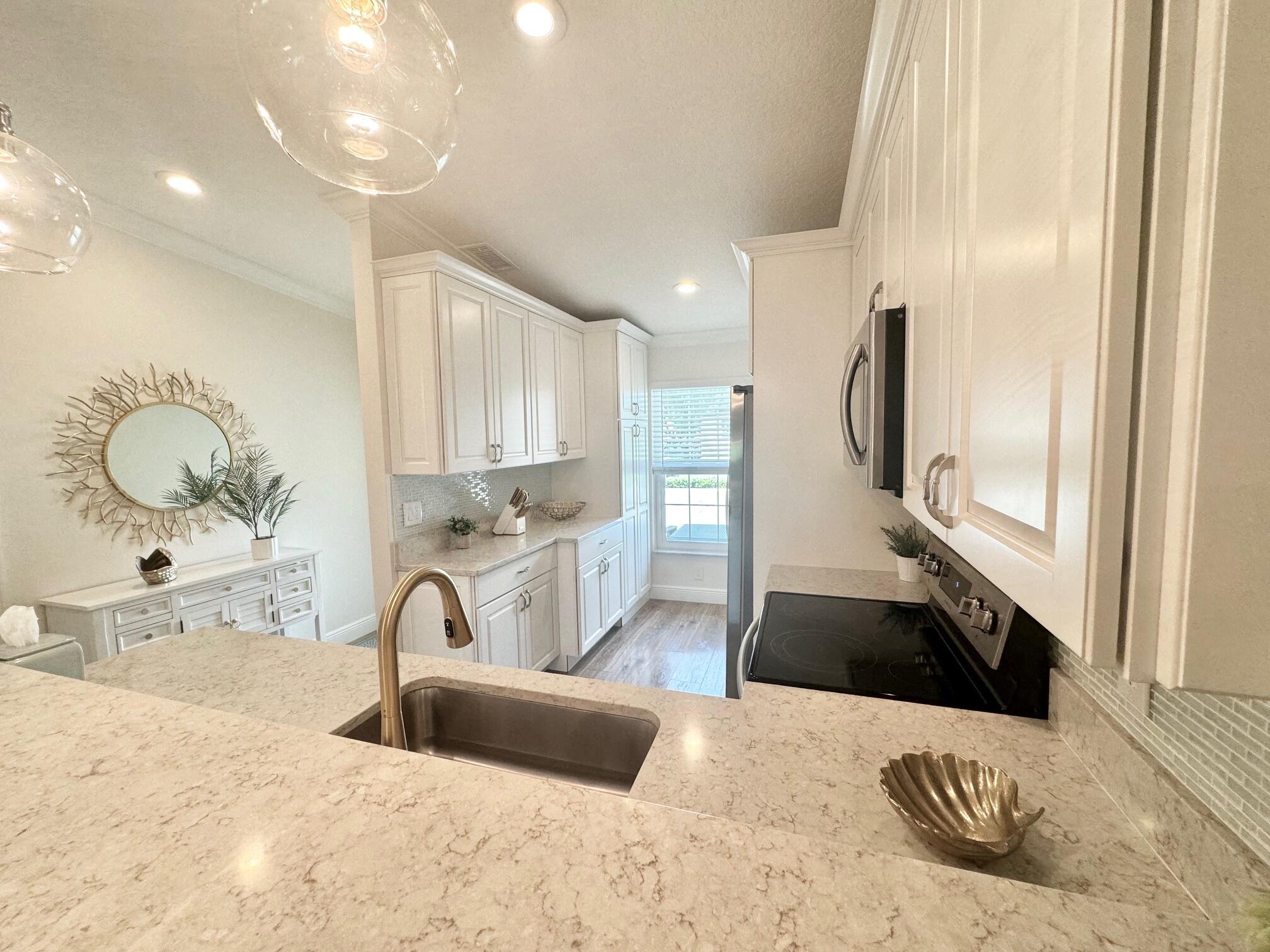 15852 Laurel Oak Circle Delray Beach, FL 33484 - Photo 9 of 42 KITCHEN