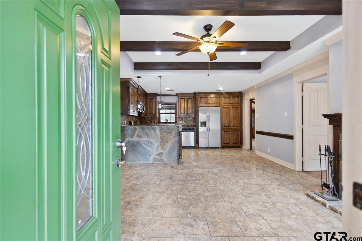 14733 County Road 384 Tyler, TX 75708 - Photo 32 of 38 a view of an entryway