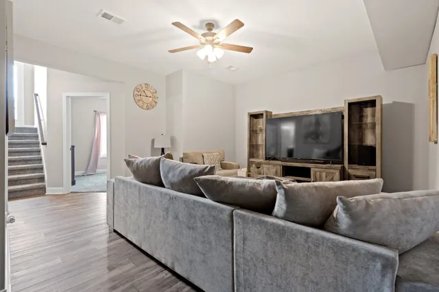 $2,100 | 1049 Whitney Drive, Clarksville, TN 37042