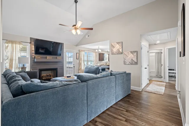 $2,100 | 1049 Whitney Drive, Clarksville, TN 37042