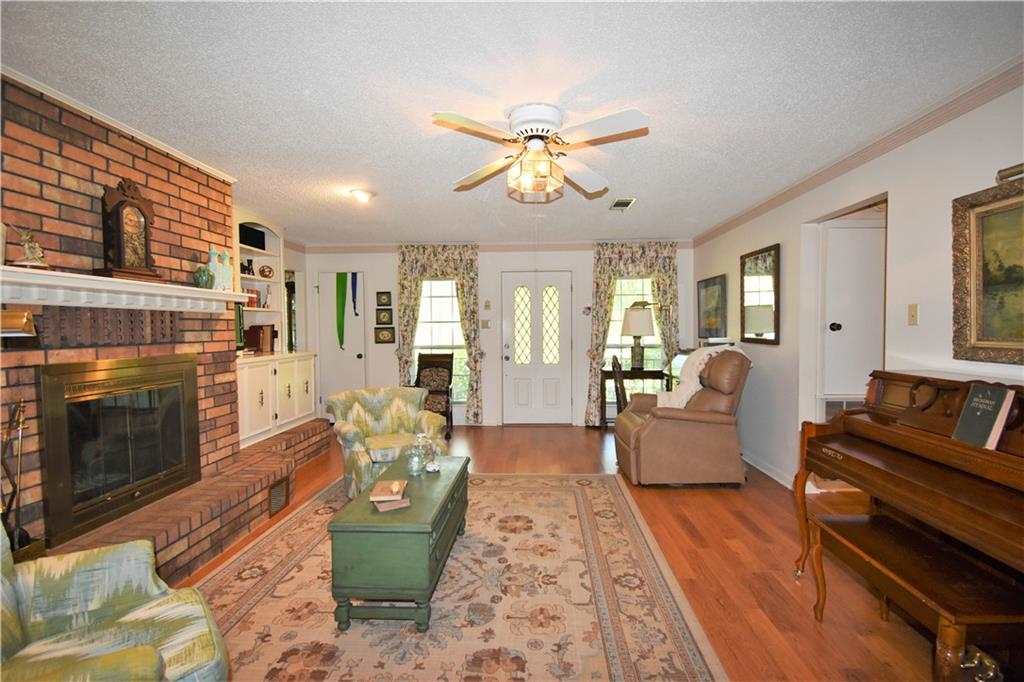 184 Holt Road Pollock, LA 71467 - Photo 4 of 48 Gallery Image 4