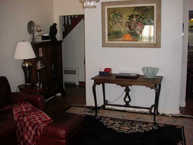 433 Prospect Street Woonsocket, RI 02895 - Photo 8 of 10 Living Room.