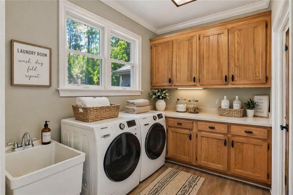 1206 Jasmine Road Dublin, GA 31021 - Photo 10 of 33 a utility room with sink dryer and washer