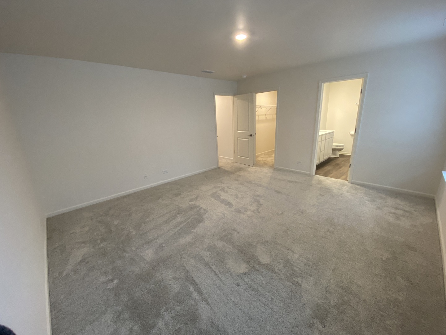 1009 North Draper Road McHenry, IL 60050 - Photo 15 of 20 an empty room with windows