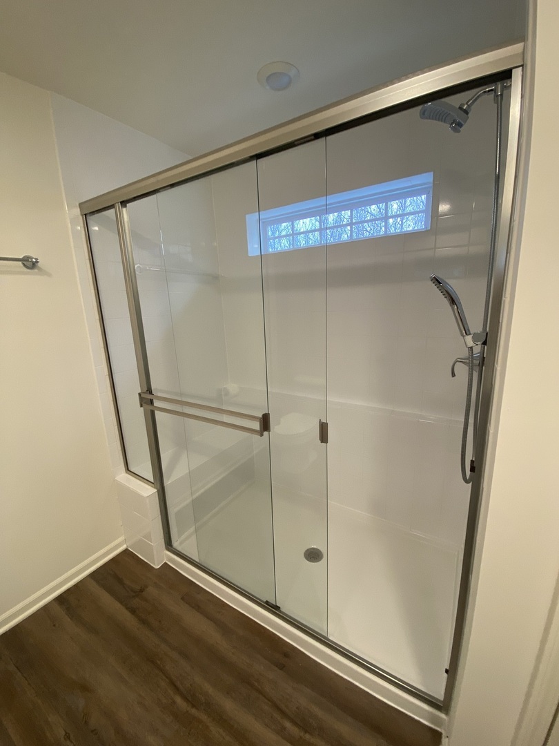 1009 North Draper Road McHenry, IL 60050 - Photo 16 of 20 a bathroom with a glass shower door