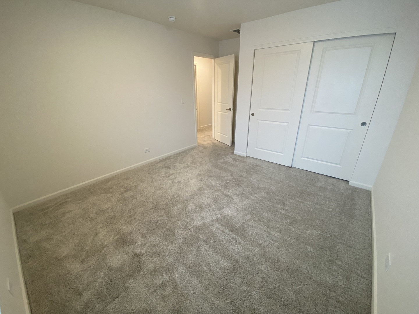 1009 North Draper Road McHenry, IL 60050 - Photo 17 of 20 a view of an empty room