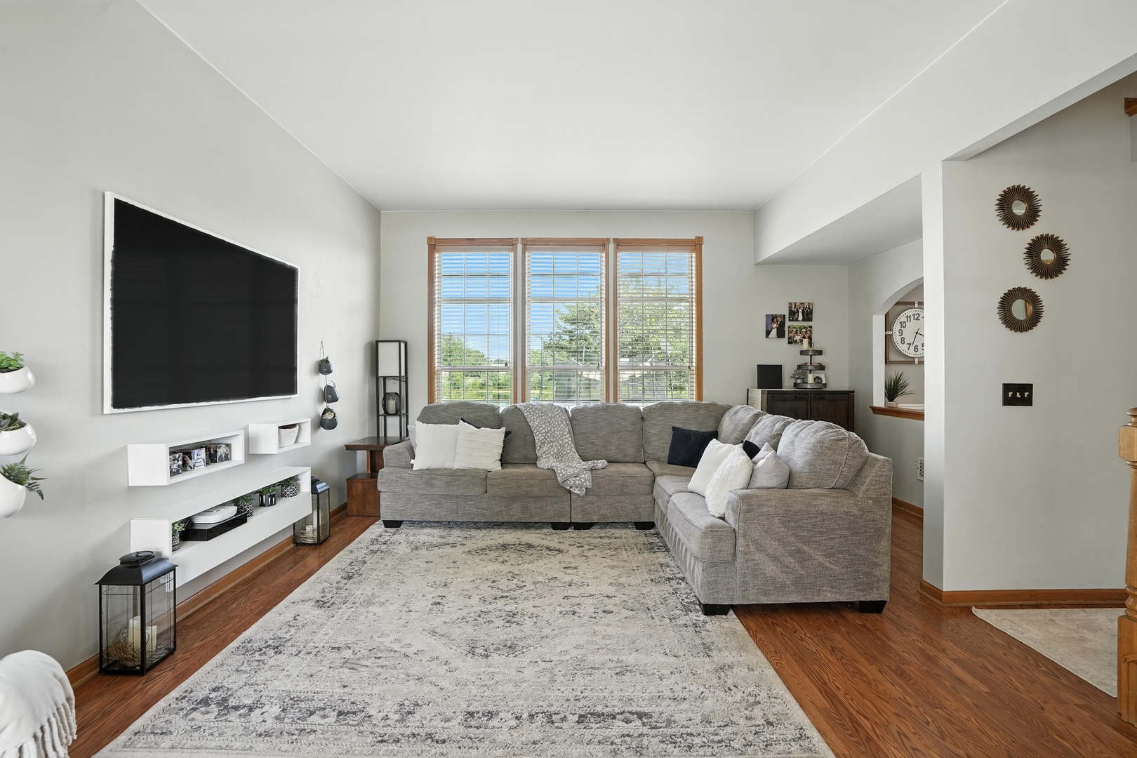 2064 Sutcliffe Drive Romeoville, IL 60446 - Photo 3 of 22 Gallery Image 3
