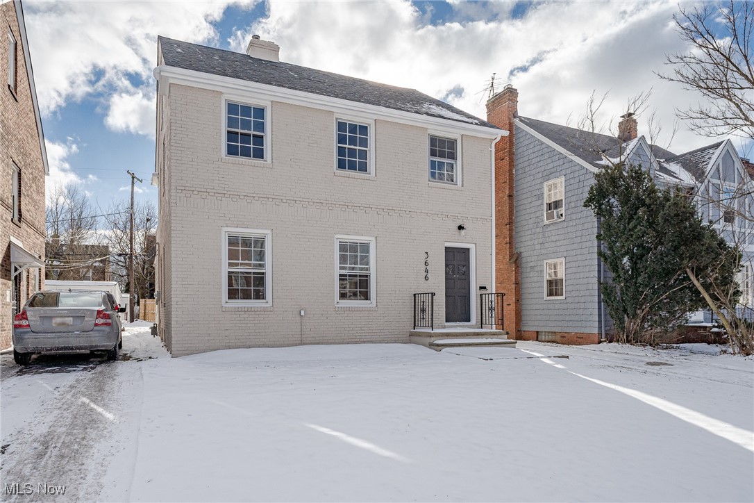 3646 Grosvenor Road Cleveland, OH 44118 - Photo 3 of 33