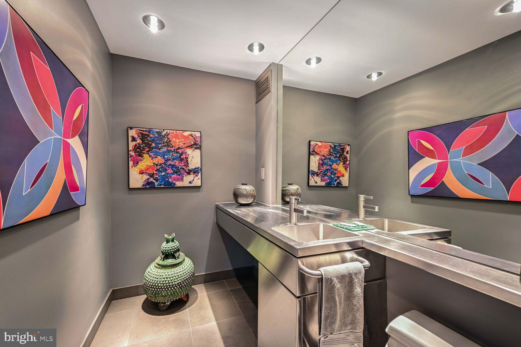 2475 Virginia Avenue Northwest, Unit 621 Washington, DC 20037 - Photo 22 of 49 a room with furniture and screen