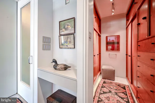 a room with sink and mirror