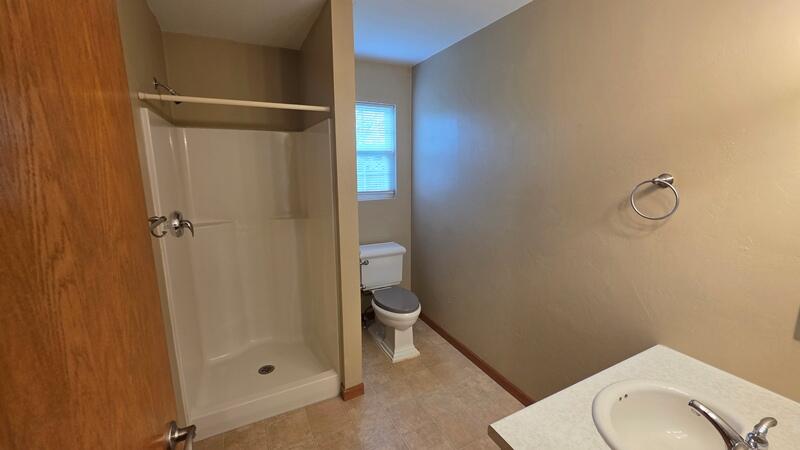 4725 Fox Grove Road Sheboygan, WI 53081 - Photo 11 of 41 Full Bathroom Main Level