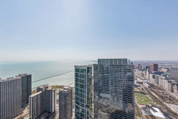$3,200 | 225 North Columbus Drive, Unit 7607, Chicago, IL 60601