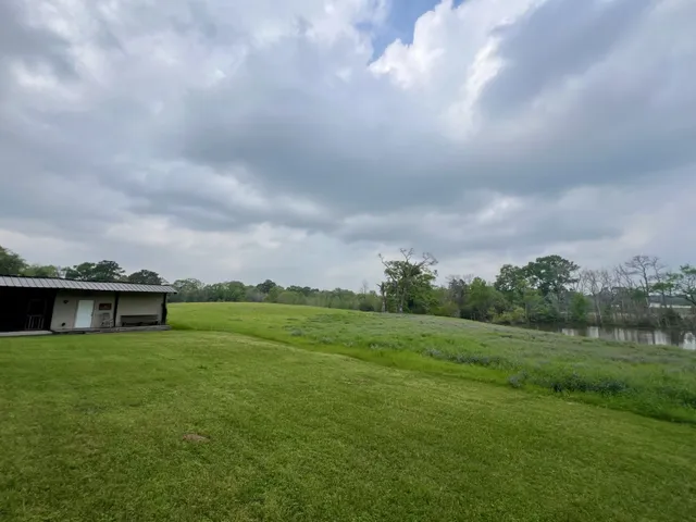 a view of a house with a big yard