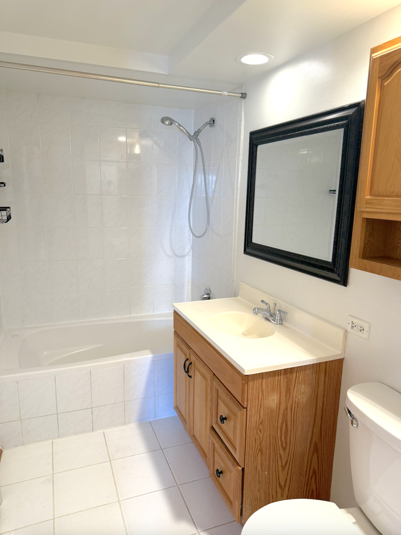 9407 South Roberts Road, Unit 3SE Hickory Hills, IL 60457 - Photo 11 of 16