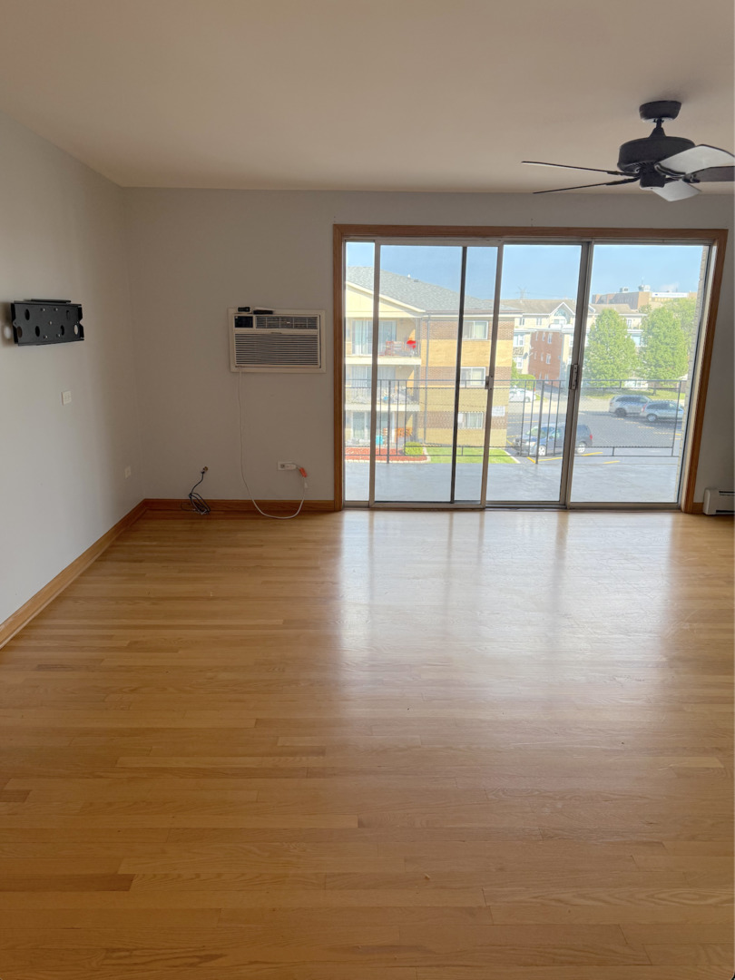 9407 South Roberts Road, Unit 3SE Hickory Hills, IL 60457 - Photo 4 of 16