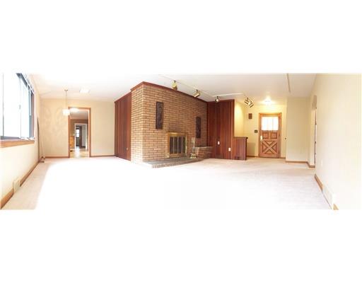 9321 Pannier Road Pittsburgh, PA 15237 - Photo 4 of 14 Living Room.
