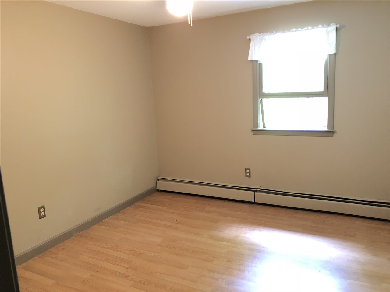 24 Old Manchester Road Derry, NH 03038 - Photo 15 of 16 Gallery Image 15