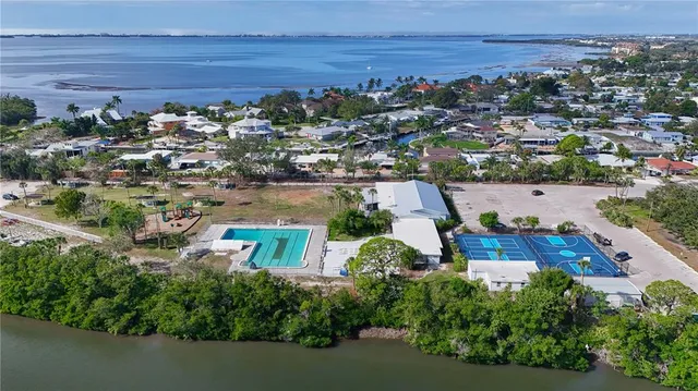 $938,000 | 6811 Georgia Avenue, Bradenton, FL 34207