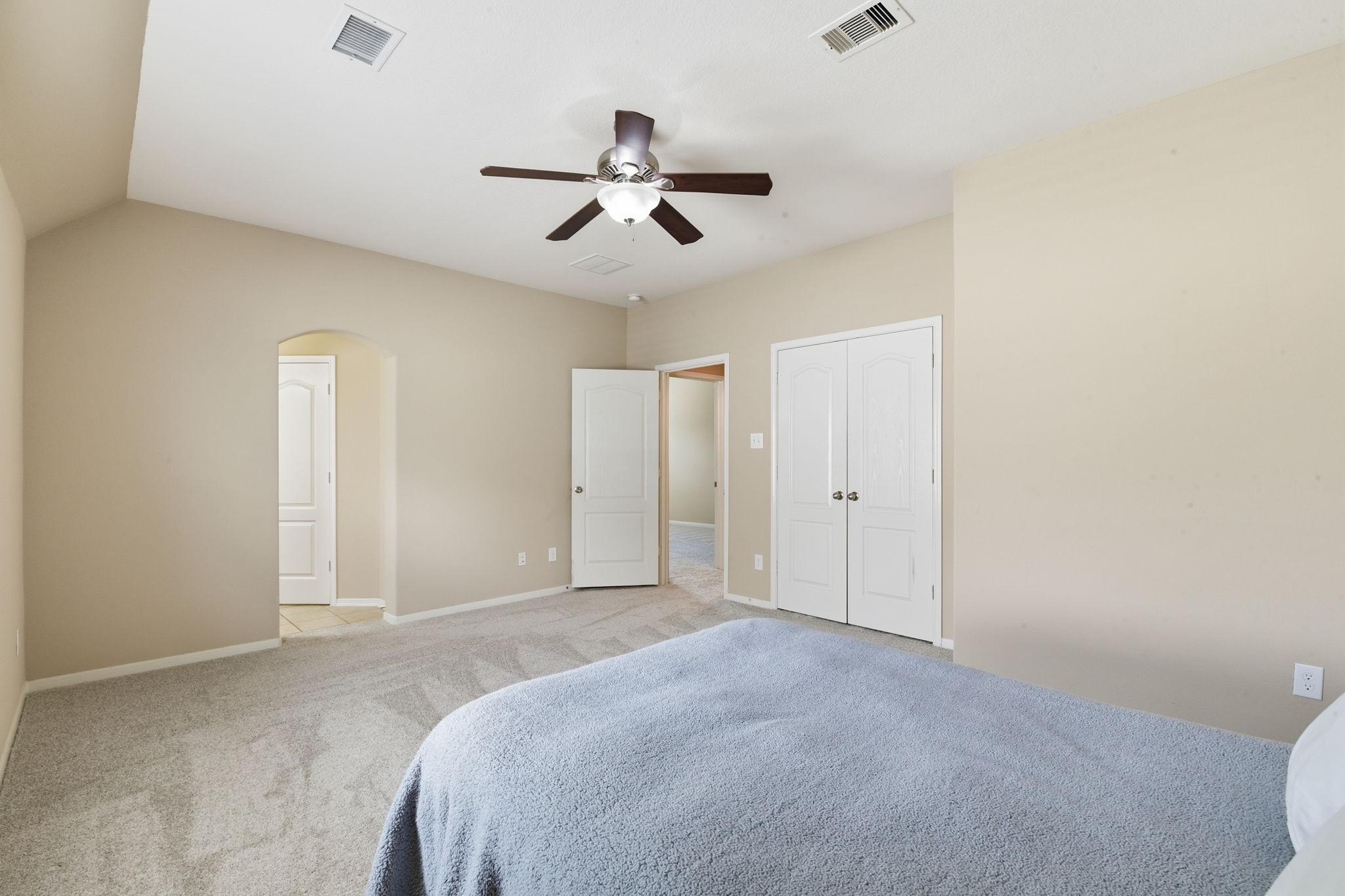 29019 Comal Karst Drive Spring, TX 77386 - Photo 39 of 50 a view of a livingroom with a ceiling fan and window