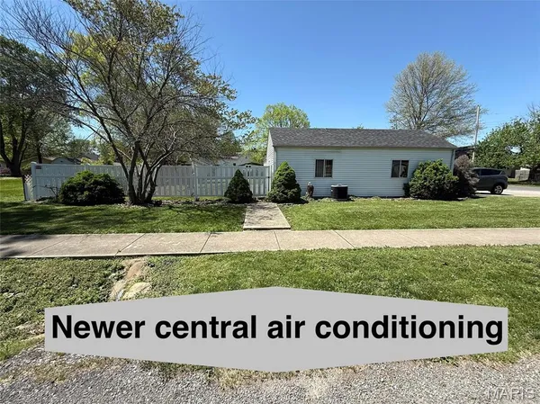 $185,000 | 310 West Spring Street, Staunton, IL 62088