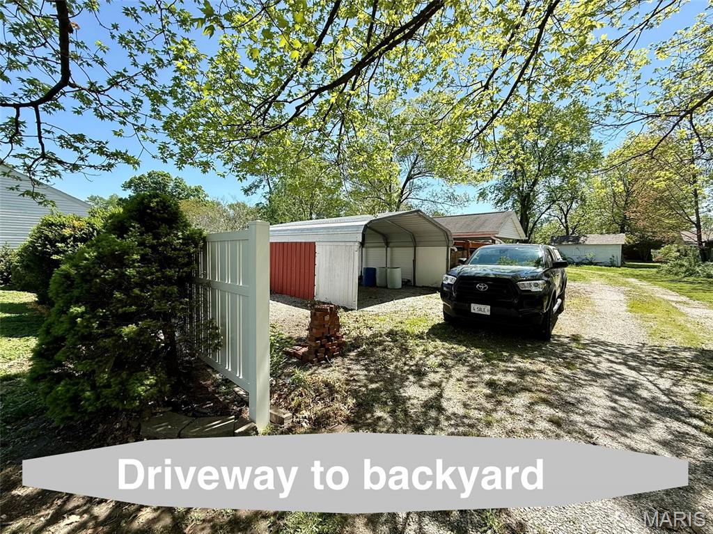 310 West Spring Street Staunton, IL 62088 - Photo 14 of 56