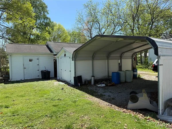 $185,000 | 310 West Spring Street, Staunton, IL 62088