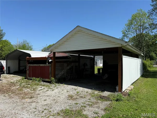 $185,000 | 310 West Spring Street, Staunton, IL 62088