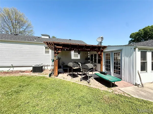 $185,000 | 310 West Spring Street, Staunton, IL 62088