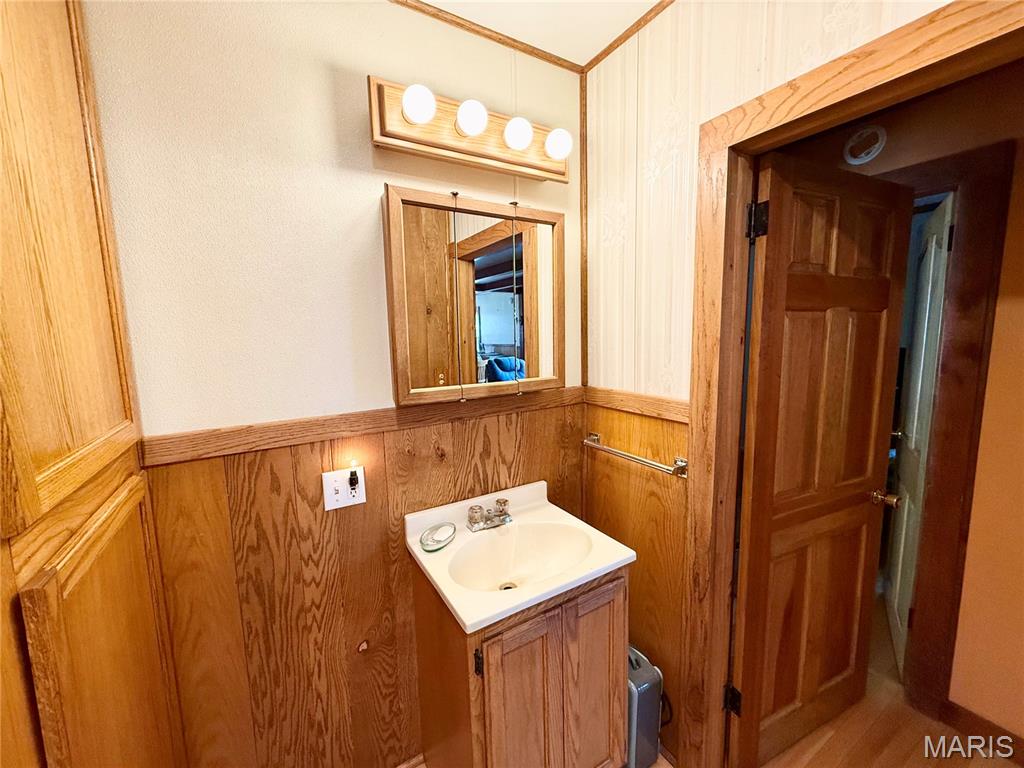 310 West Spring Street Staunton, IL 62088 - Photo 32 of 56