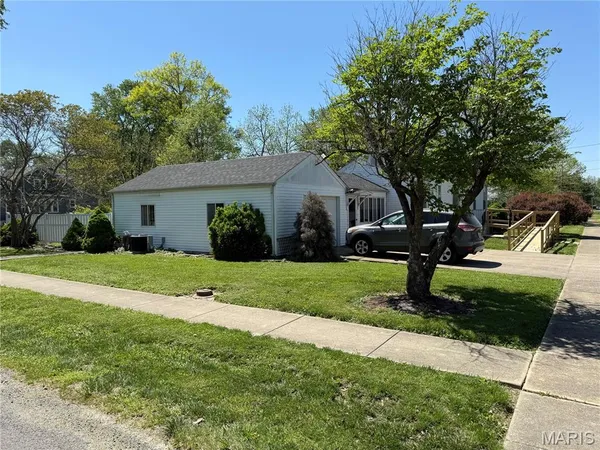 $185,000 | 310 West Spring Street, Staunton, IL 62088