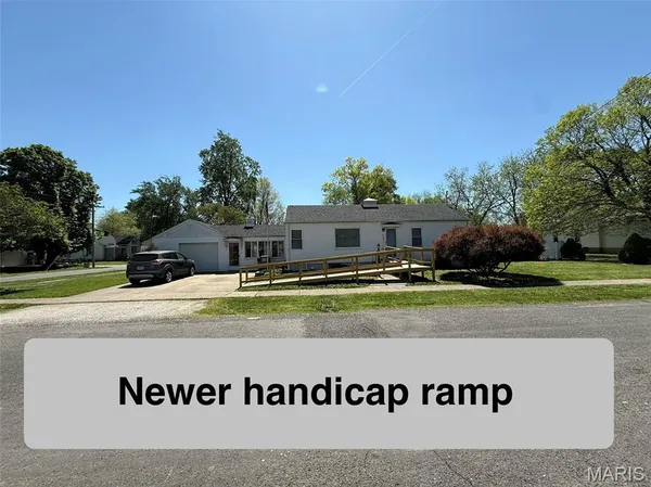 $185,000 | 310 West Spring Street, Staunton, IL 62088