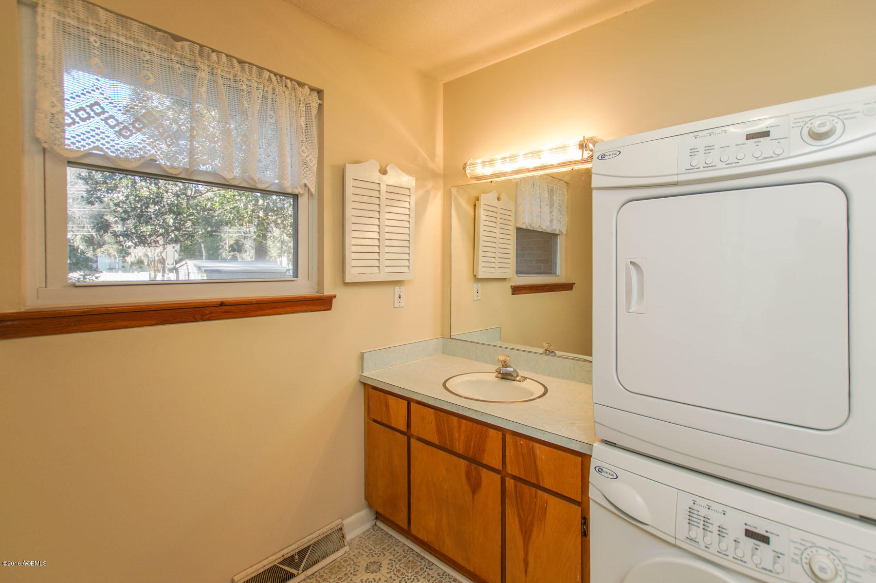 710 Ribaut Road Beaufort, SC 29902 - Photo 12 of 38 DSC05031-1