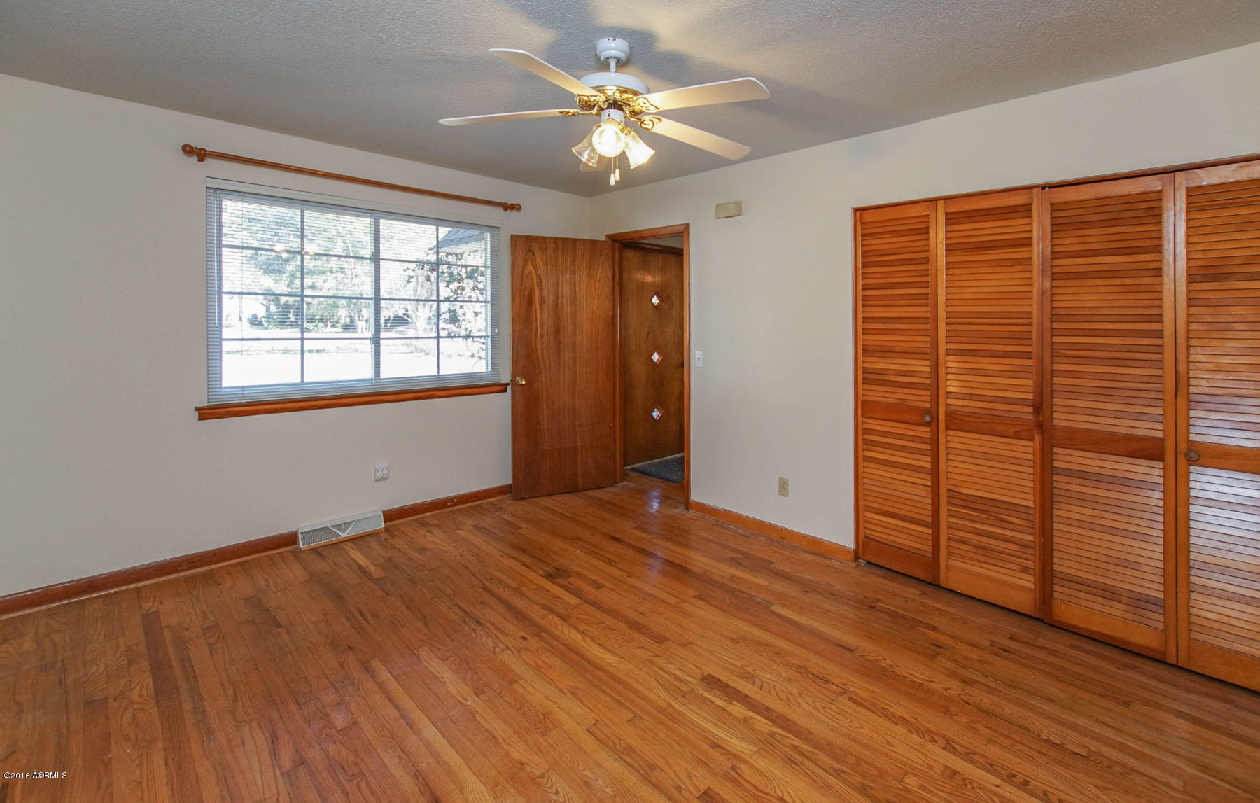 710 Ribaut Road Beaufort, SC 29902 - Photo 4 of 38 DSC05030-1