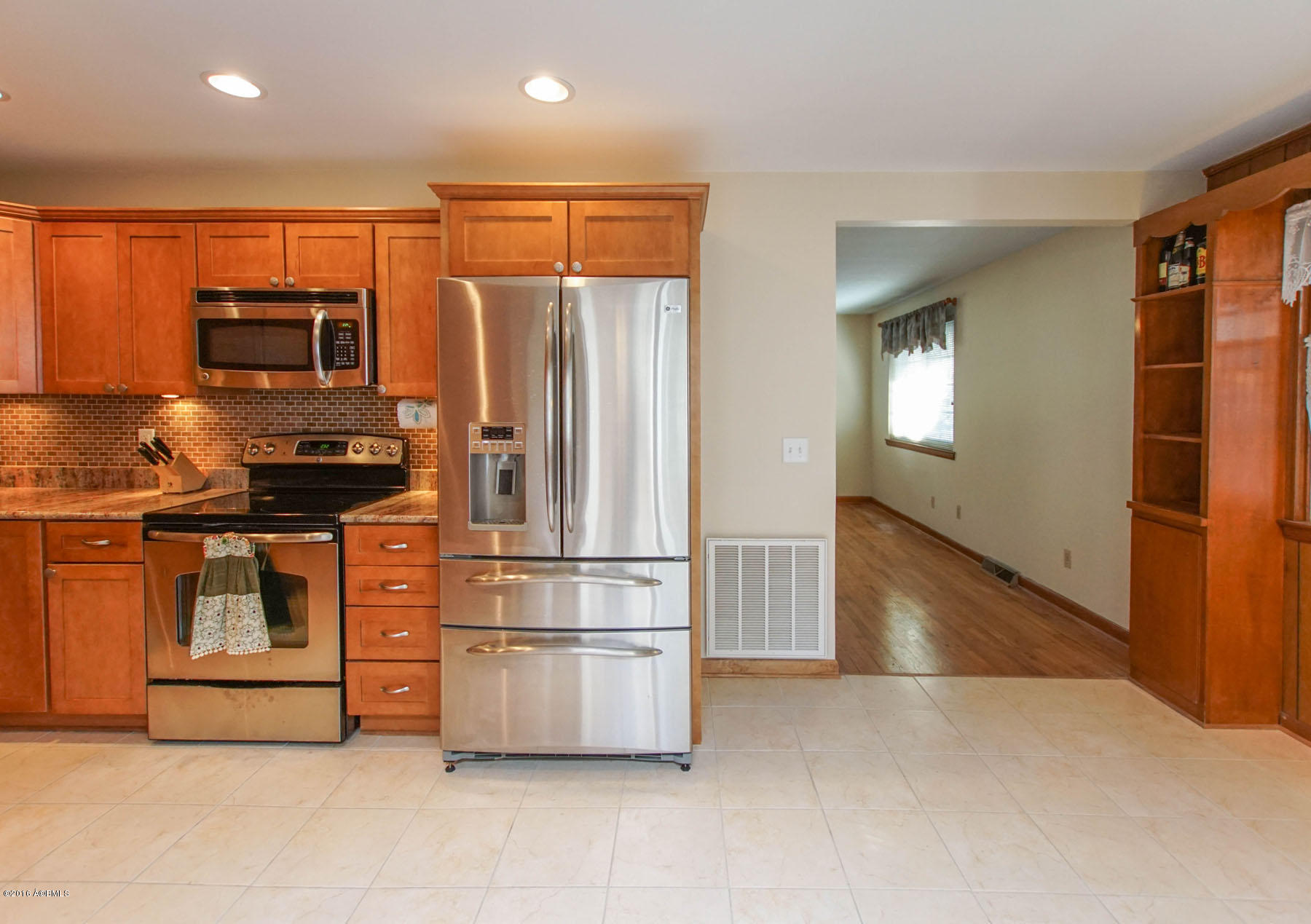710 Ribaut Road Beaufort, SC 29902 - Photo 7 of 38 DSC05042-1