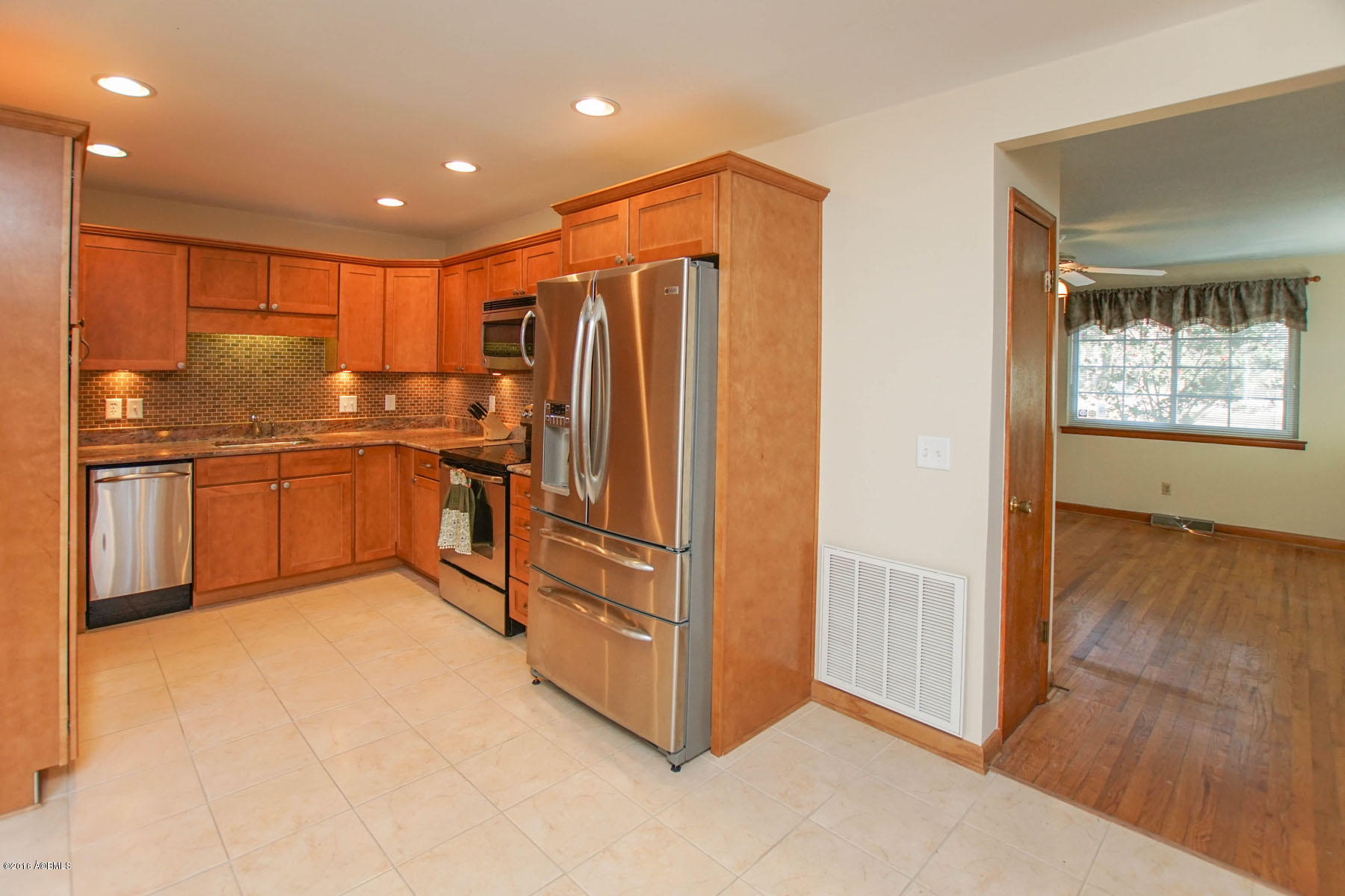 710 Ribaut Road Beaufort, SC 29902 - Photo 9 of 38 DSC05048-1