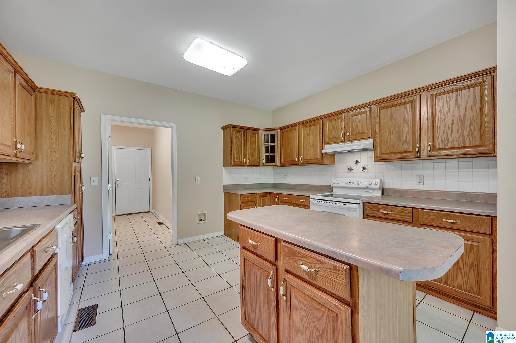 2614 Snow Rogers Road Gardendale, AL 35071 - Photo 3 of 28