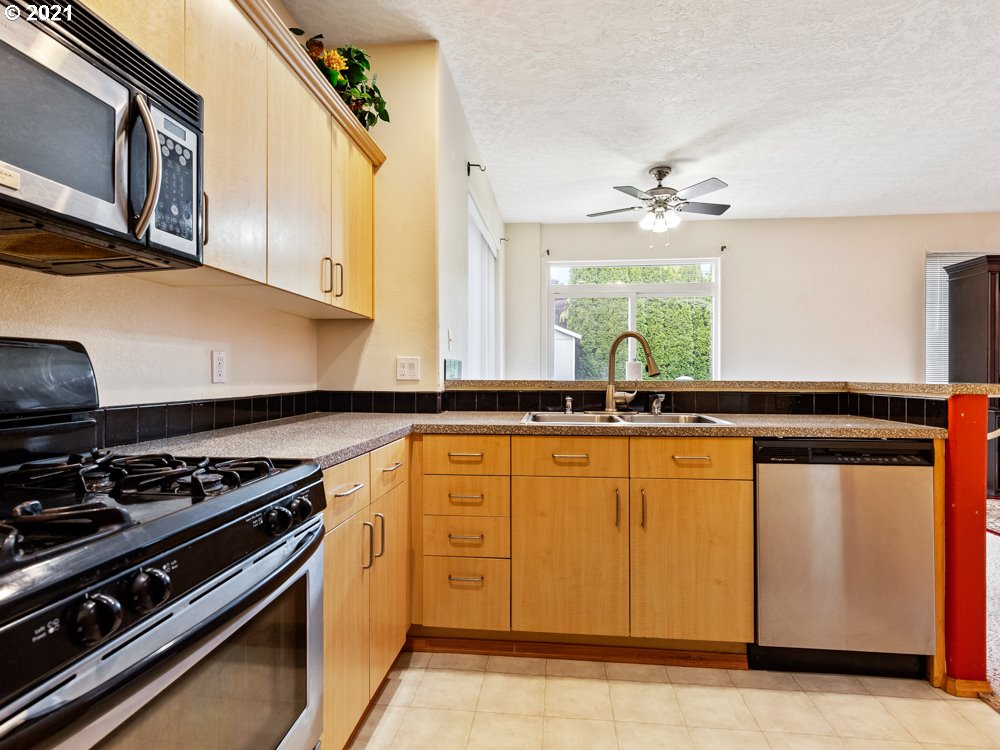673 Northeast Anderson Road Gresham, OR 97030 - Photo 5 of 28 Gallery Image 5