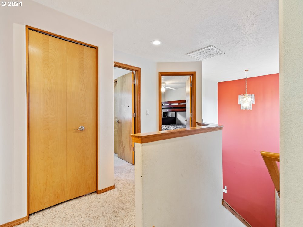673 Northeast Anderson Road Gresham, OR 97030 - Photo 8 of 28 Gallery Image 8