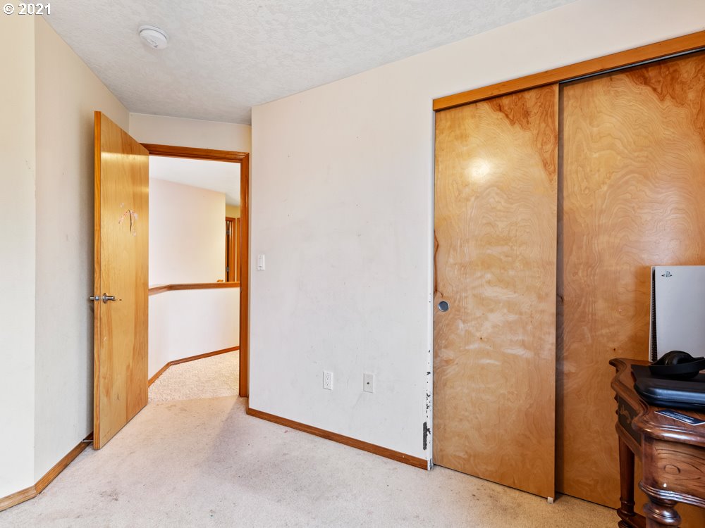 673 Northeast Anderson Road Gresham, OR 97030 - Photo 9 of 28 Gallery Image 9