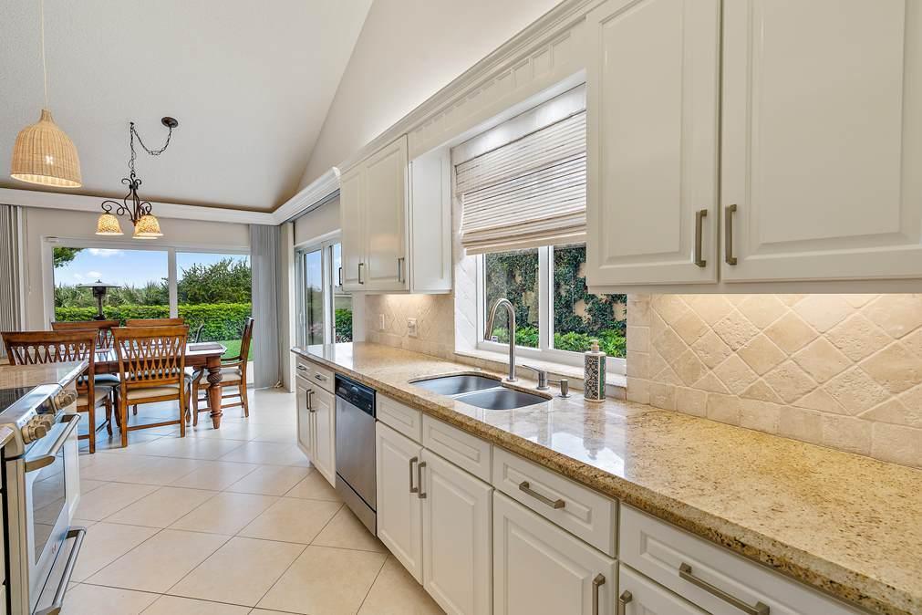 335 Ridge Road Jupiter, FL 33477 - Photo 9 of 26 335 Ridge Rd-14
